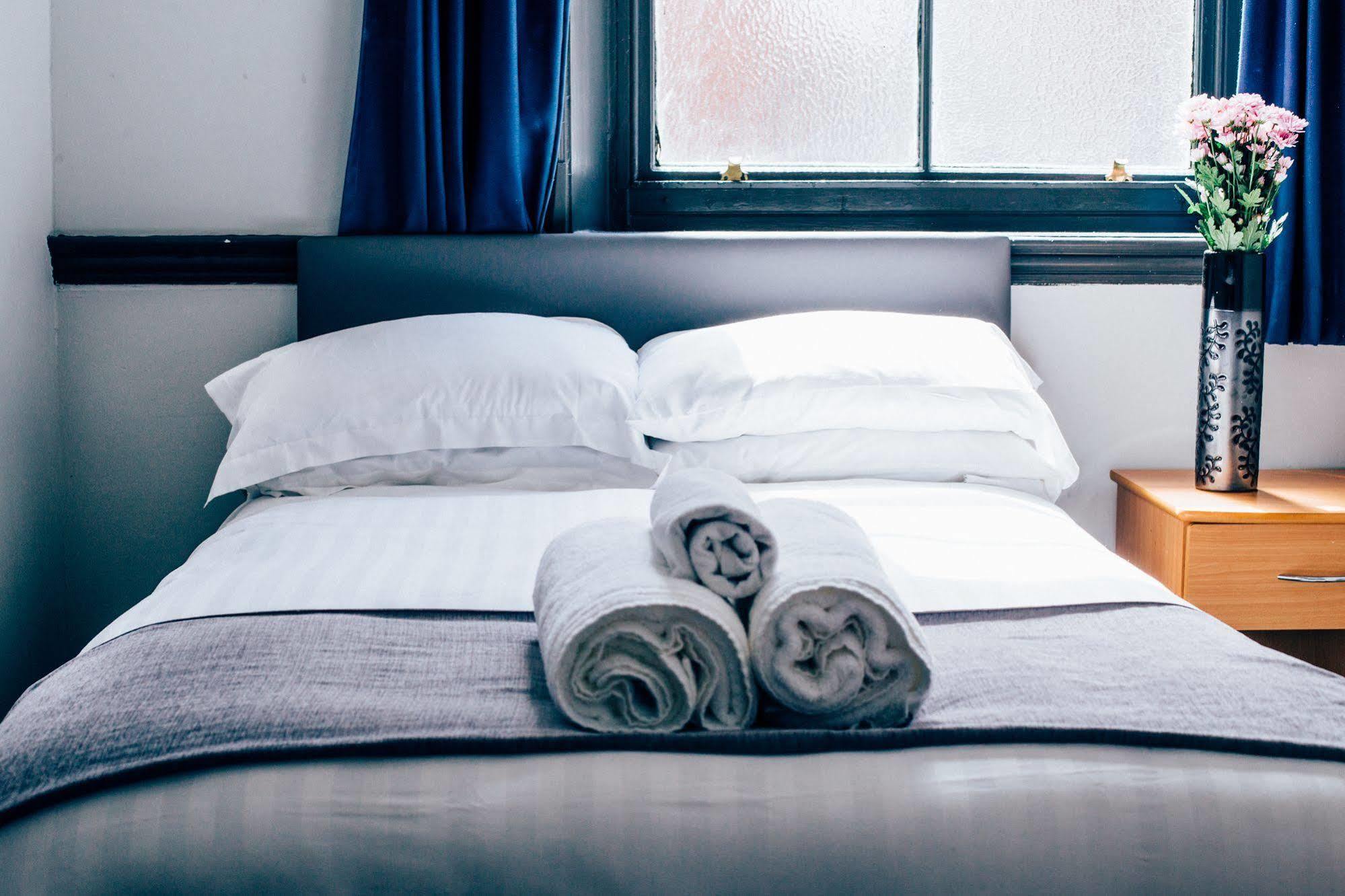 Bridgewood House Otel Stafford Dış mekan fotoğraf