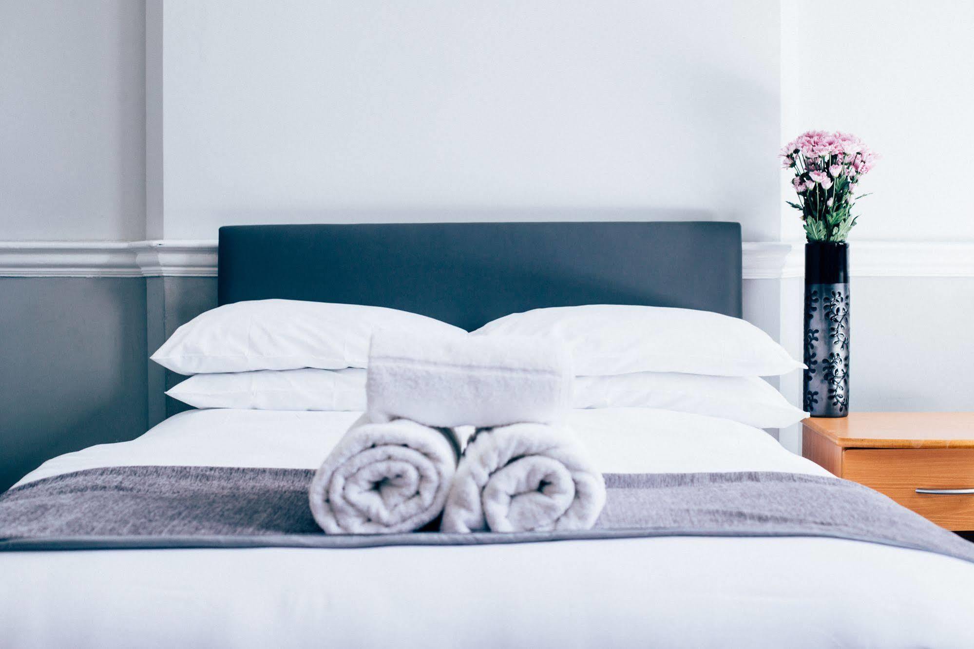 Bridgewood House Otel Stafford Dış mekan fotoğraf